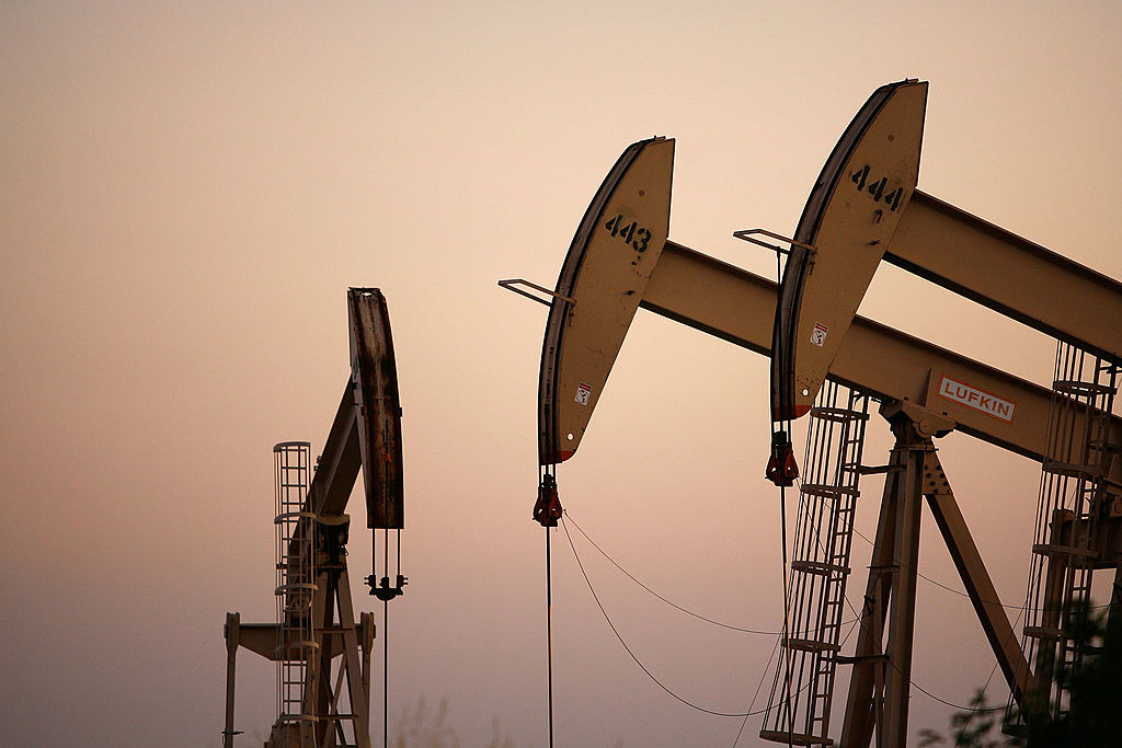 Crude oil prices drop as global growth fears weigh