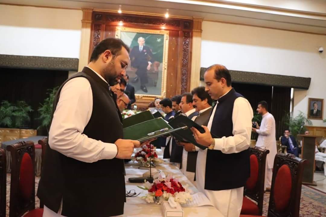 11-member KP cabinet takes oath