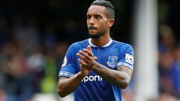 Silva's intense training is helping Everton, says Walcott