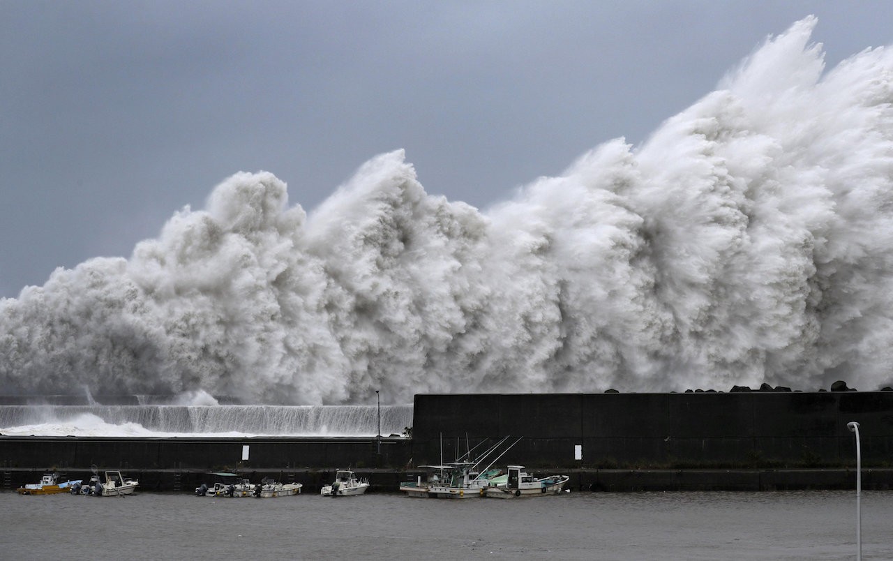 Japan issues evacuation advisories as typhoon Jebi approaches