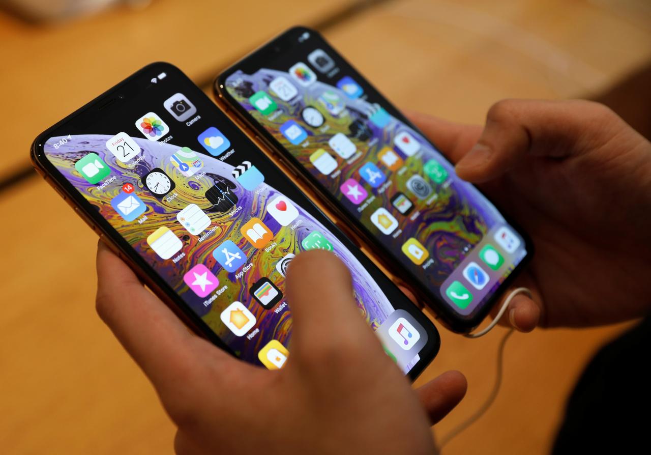 As new iPhones go on sale, studies reveal chips from Intel and Toshiba