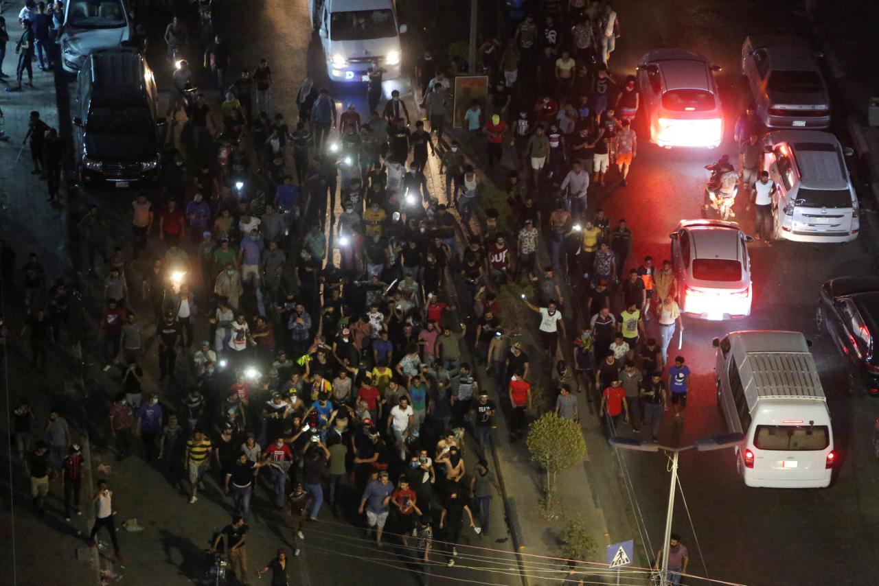 Protesters torch political party offices in Basra's fourth night of violence