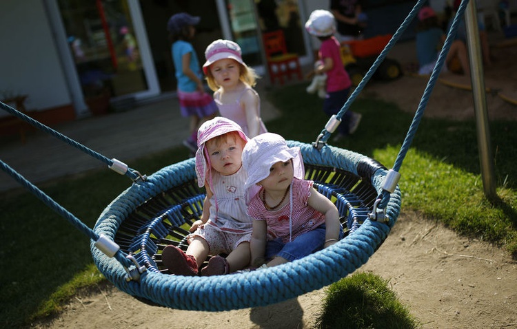 Predictability may help toddlers learn new words