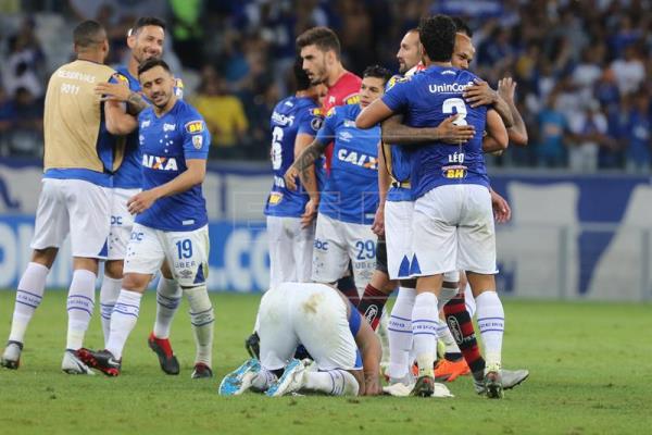 Cruzeiro win first leg of Copa do Brasil final 1-0