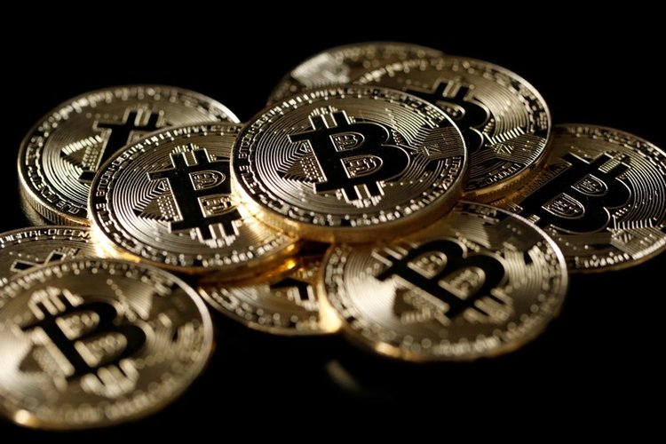 Early bitcoin investors count winnings after volatile decade