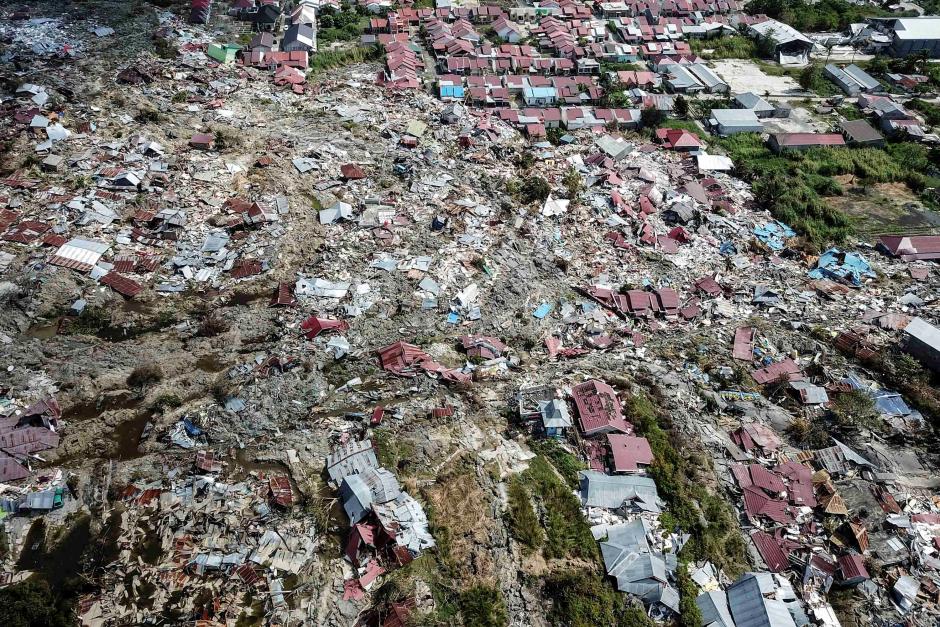 Endless search for dead a week after Indonesia's quake