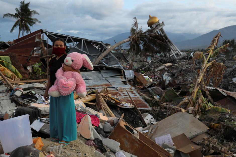 Schools in Indonesia quake city begin counting how many children will be back