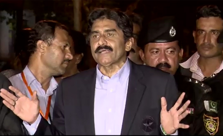 Former cricketer Javed Miandad donates Rs200,000 to dam fund