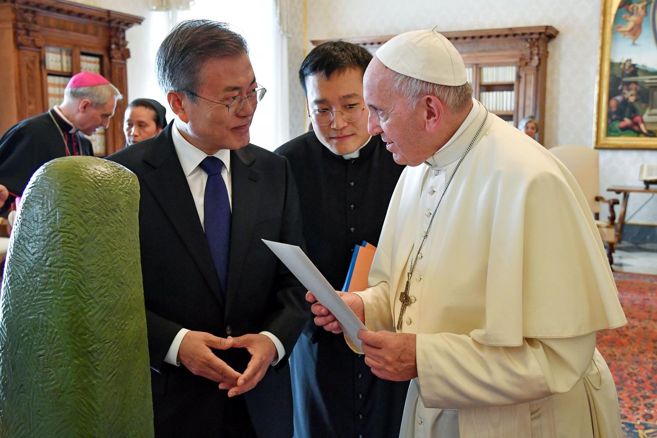 Pope gets invite to North Korea, indicates will consider it