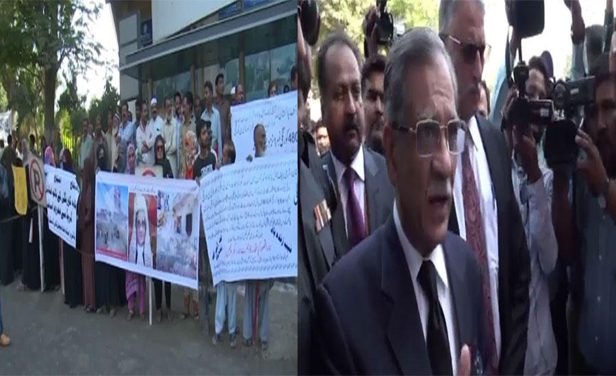 CJ assures protestors to resolve their issues outside SC Karachi registry