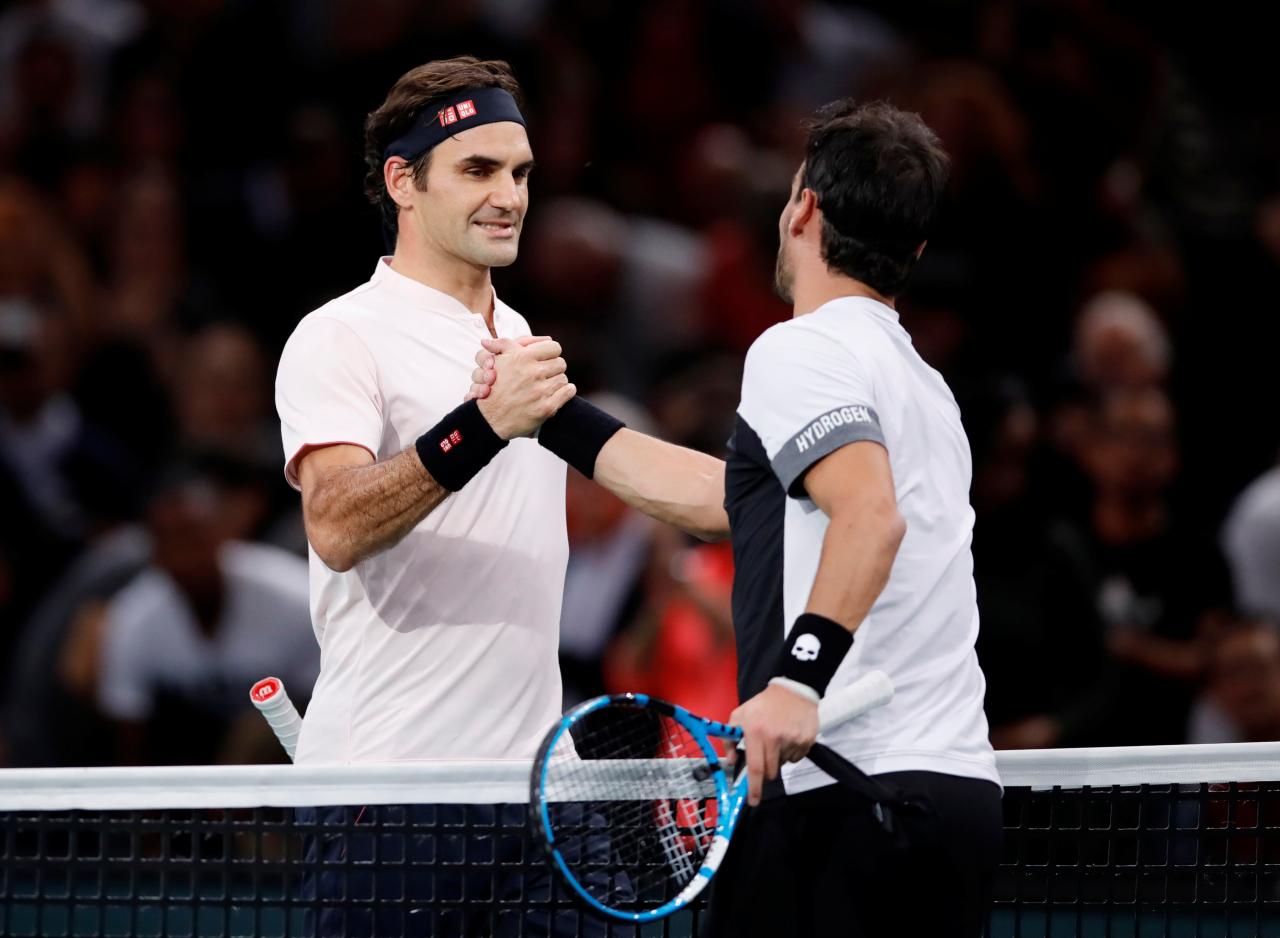 Federer begins road to 100 with a win in Paris