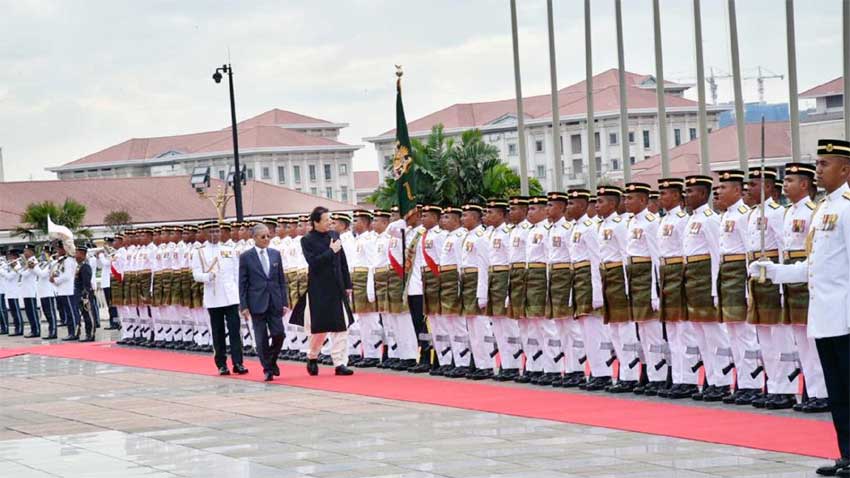 Dr Mahathir thanks Imran Khan for productive visit to Malaysia