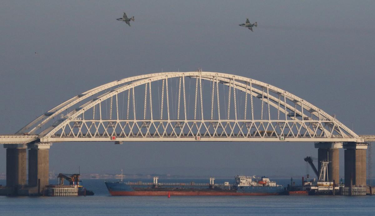 Russia fires on and seizes Ukrainian ships near annexed Crimea