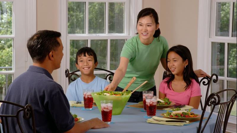 Even when families have issues, eating together can improve teen diets