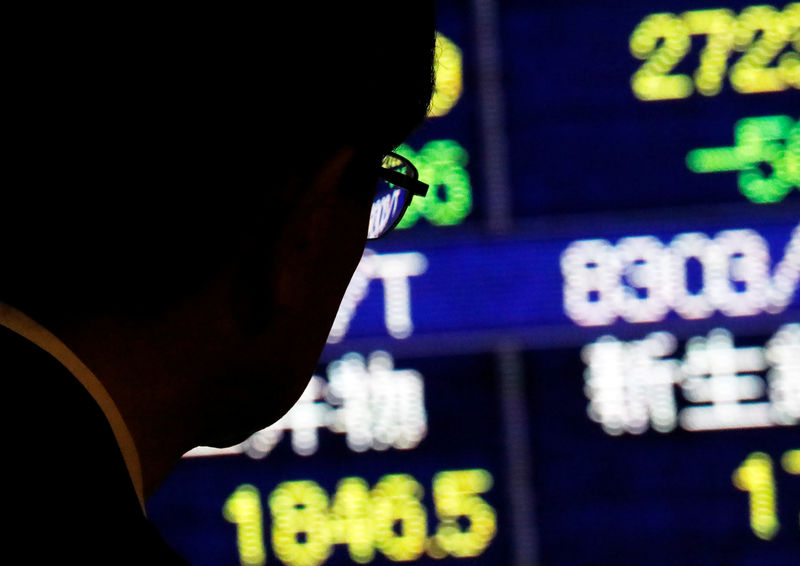 Asia stocks slide as global growth worries deepen