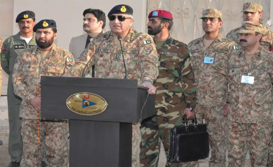 COAS Qamar Bajwa visits forward troops in Gadra Sector, Thar Coal project