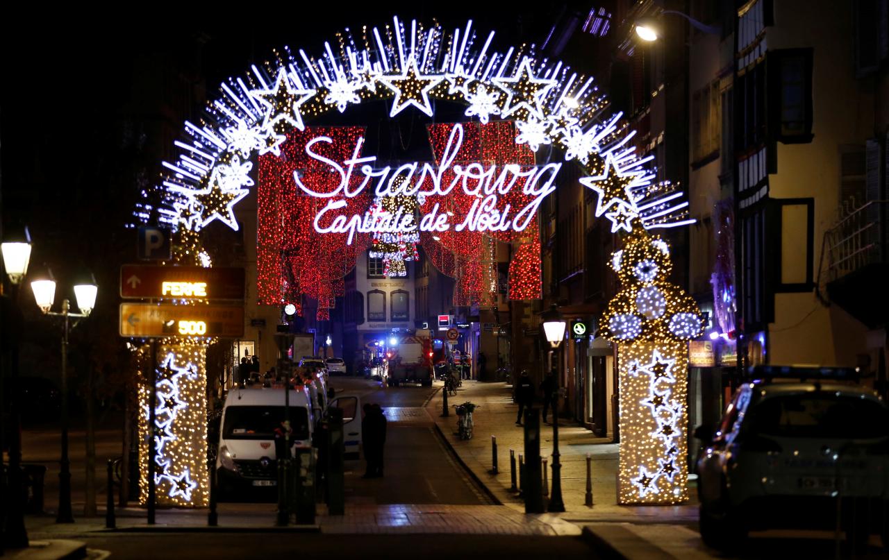 Gunman kills three people in French Christmas market, flees