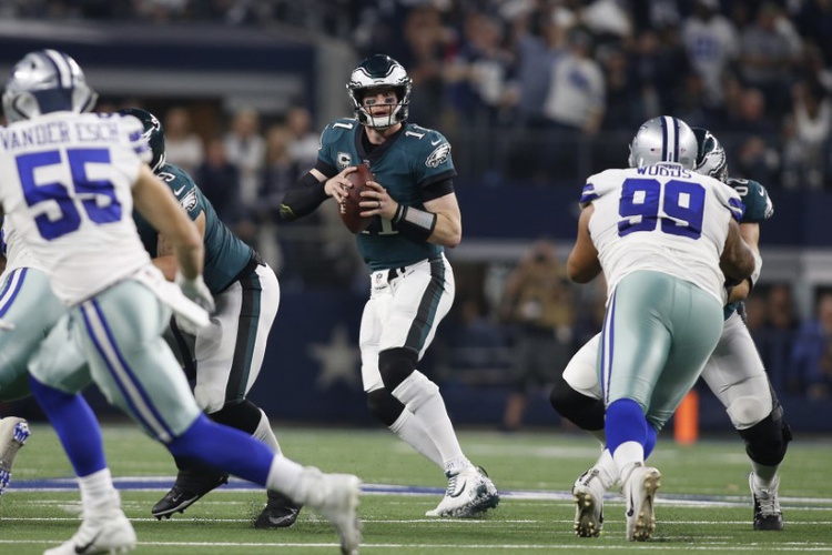 NFL notebook: Wentz reportedly fractured vertebra