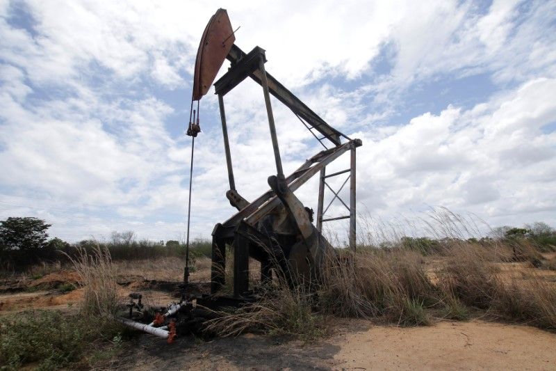 Oil prices extend gains, move further away from five-month lows