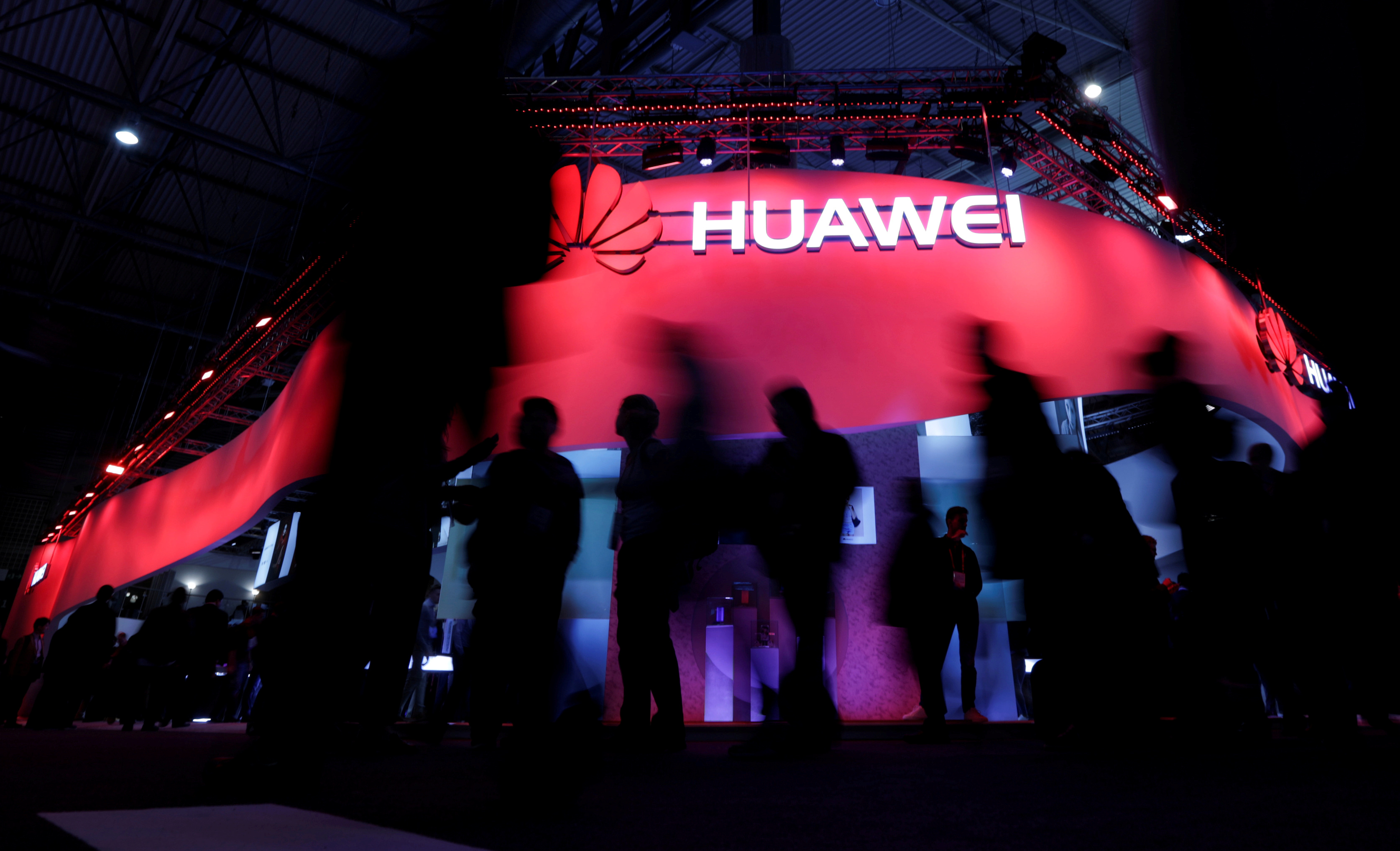 T-Mobile, Sprint see Huawei shun clinching US deal