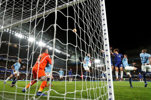 Man City stumble at Chelsea, Salah shoots Liverpool top