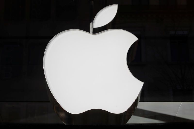 Apple's upbeat forecast pushes market value back toward $1 trillion