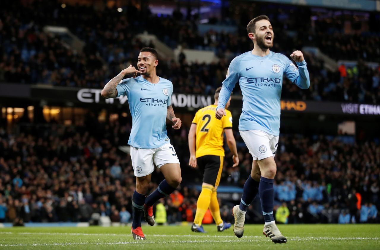 Man City ease past 10-man Wolves to cut gap at Premier League top