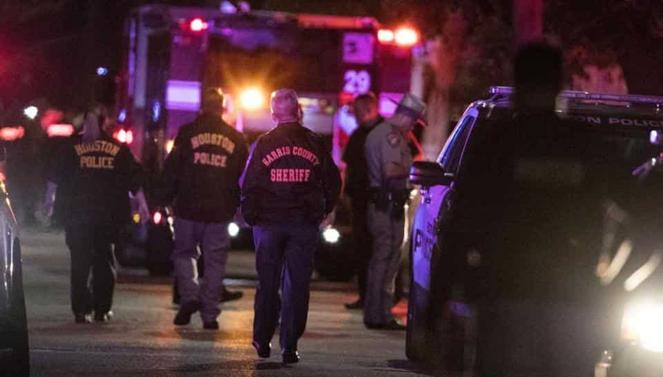 Four police shot and two suspects killed in Houston gunfight