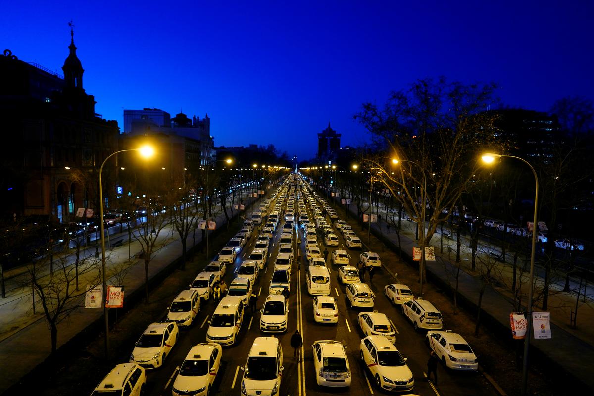 Madrid taxis block major road in biggest anti-Uber protest yet