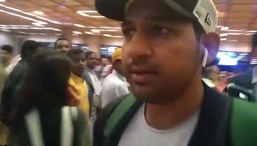 Sarfraz Ahmed arrives in Karachi after four matches ban