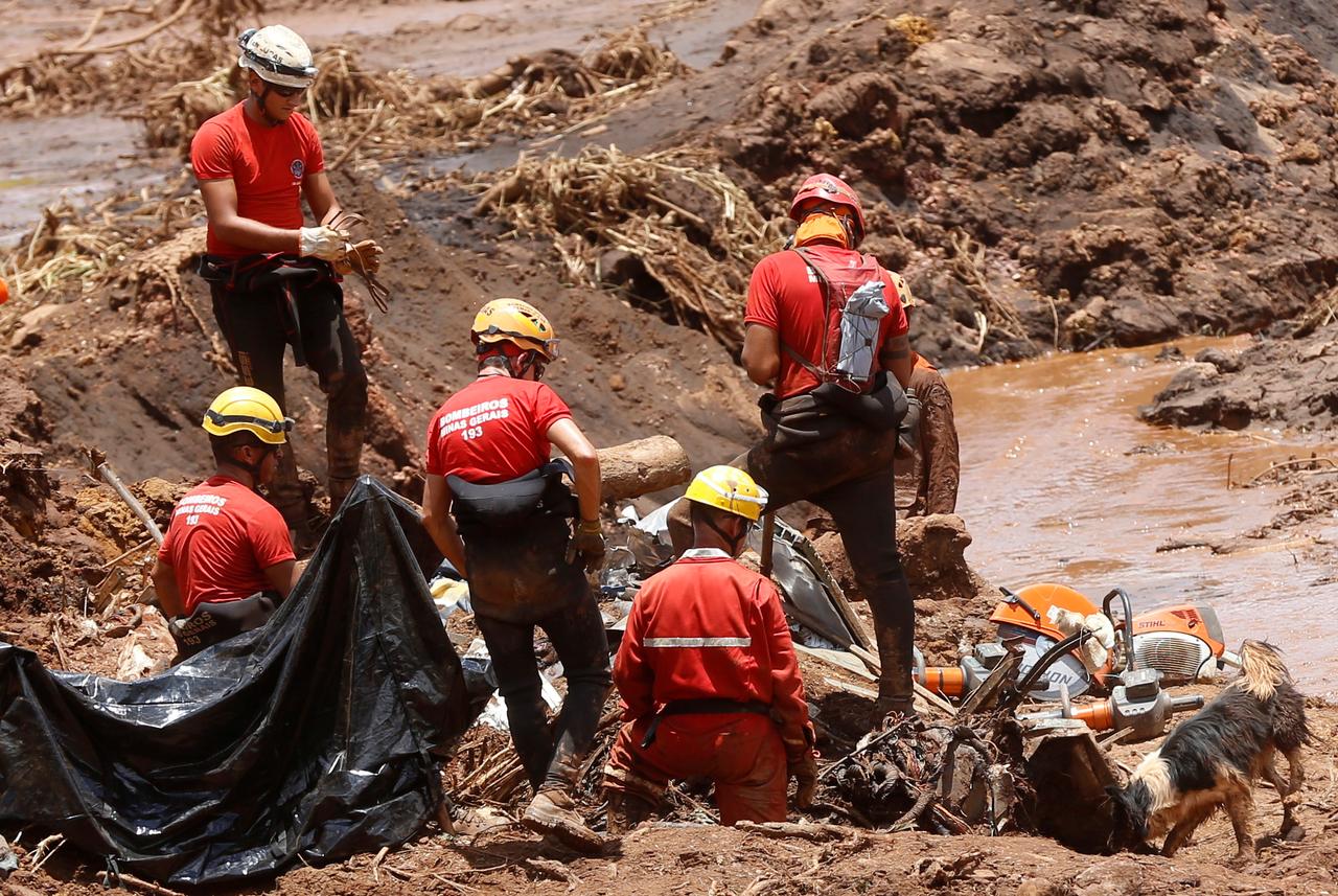 After Brazil dam disaster, Vale asks for forgiveness, gets fury