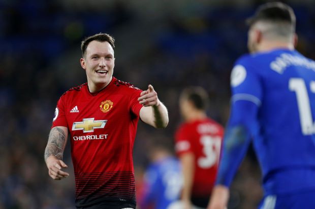 Manchester United defender Jones extends deal to 2023