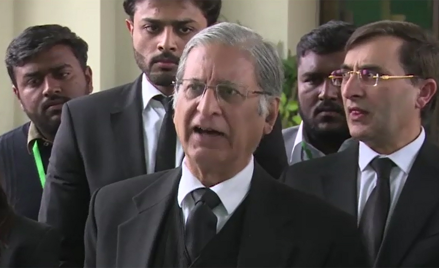 Aitzaz Ahsan advises PPP to beware of Nawaz Sharif