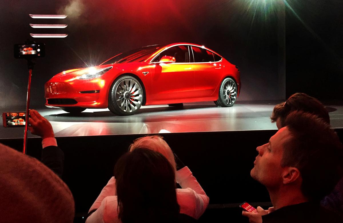 Tesla debuts $35,000 Model 3, sees loss in first quarter