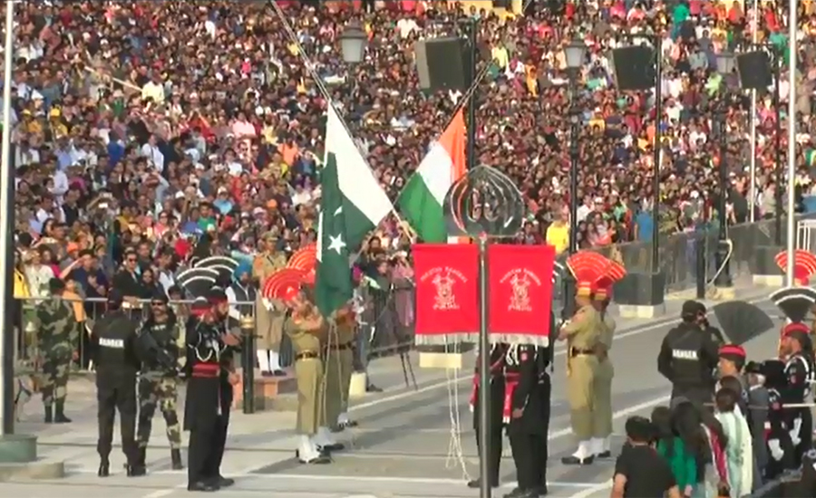 Impressive flag-lowering ceremony held at Wagah Border on Pakistan Day