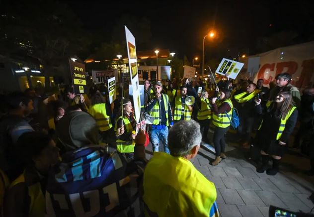 France's 'yellow vests' march largely without violence as tensions ease