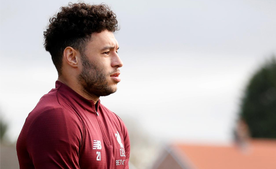 Liverpool's Oxlade-Chamberlain suffers injury setback