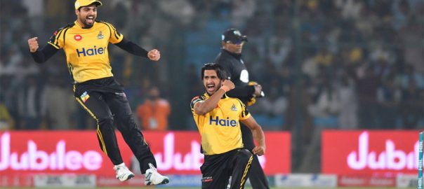 Powerful Peshawar romp into PSL final as Islamabad falter