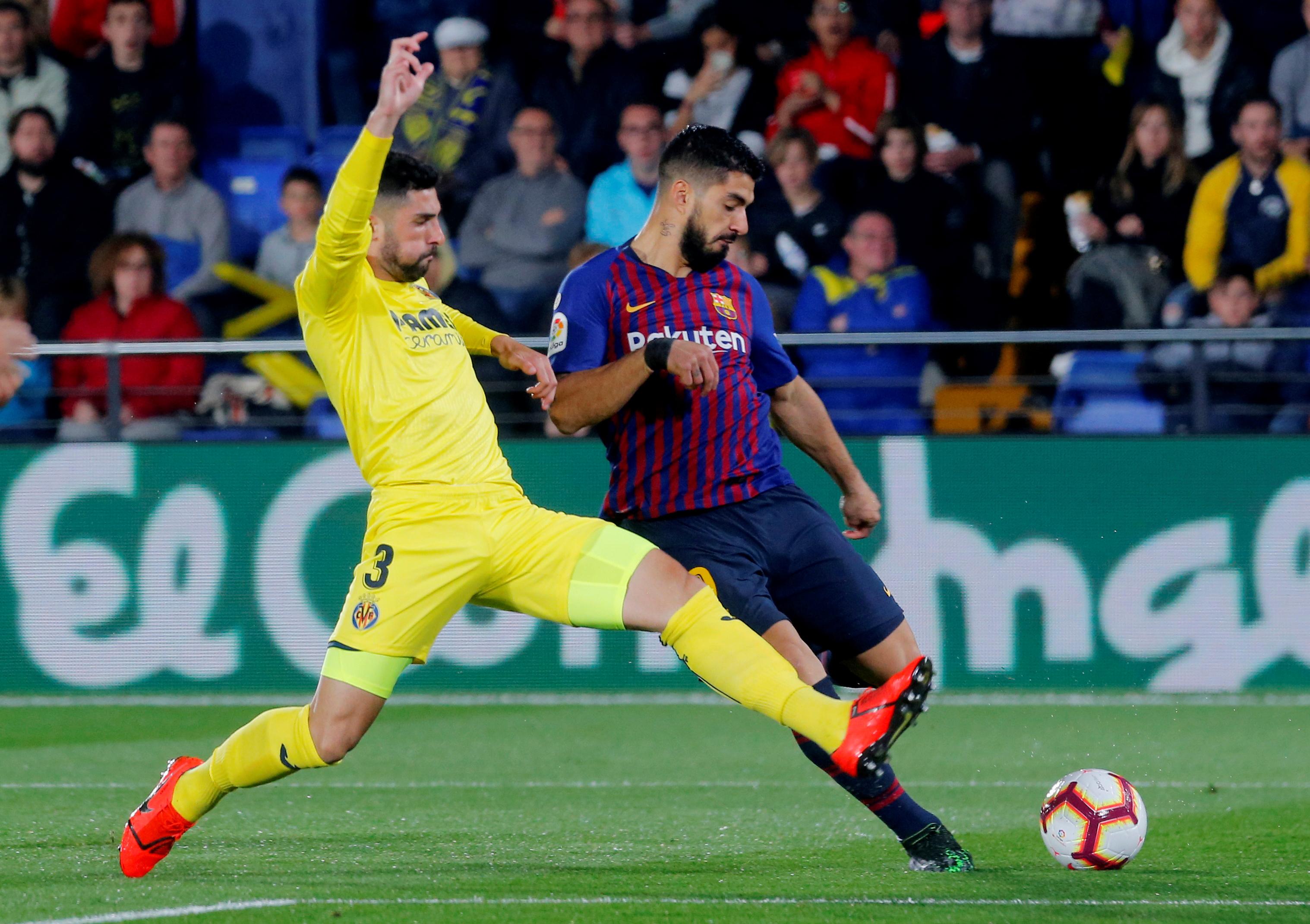 Messi and Suarez late show rescues Barca in 4-4 draw at Villarreal