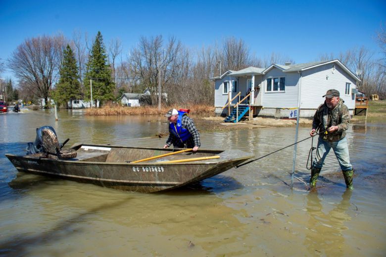 Canadian capital Ottawa, Montreal brace for heavy flooding