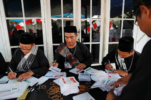 More than 270 died from overwork-related illnesses in Indonesia elections