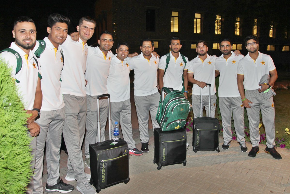 Pakistan cricket team leaves for England series, World Cup