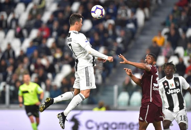 Late Ronaldo goal foils Torino