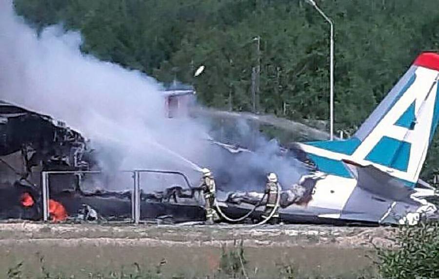 Two killed, 7 injured as Russian plane makes emergency landing