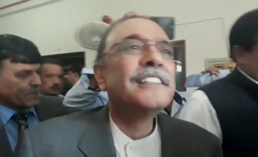 People lost confidence in currency, dollar being shifted abroad: Zardari