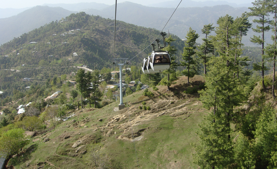 Over 70 tourists stranded as Patriata cable car stops midway