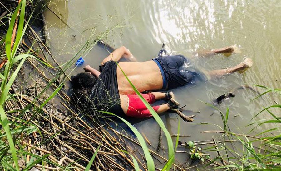 Harrowing photo of drowned migrants at US border draws global attention