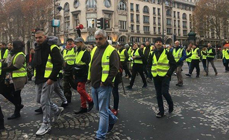 Minor clashes break out on 30th weekend of French 'yellow vests' protests