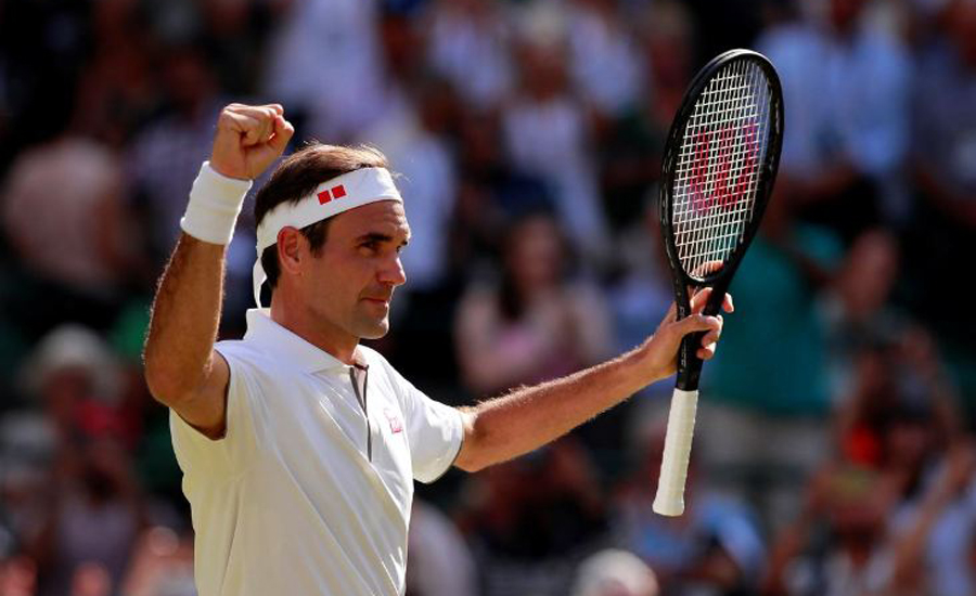 Federer crushes Clarke to reach Wimbledon third round