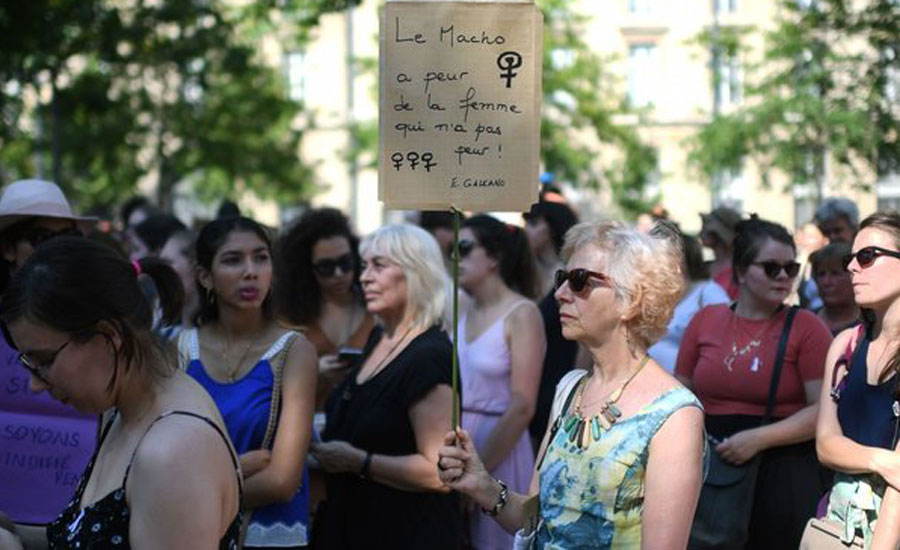 Hundreds protest in Paris against deadly domestic violence